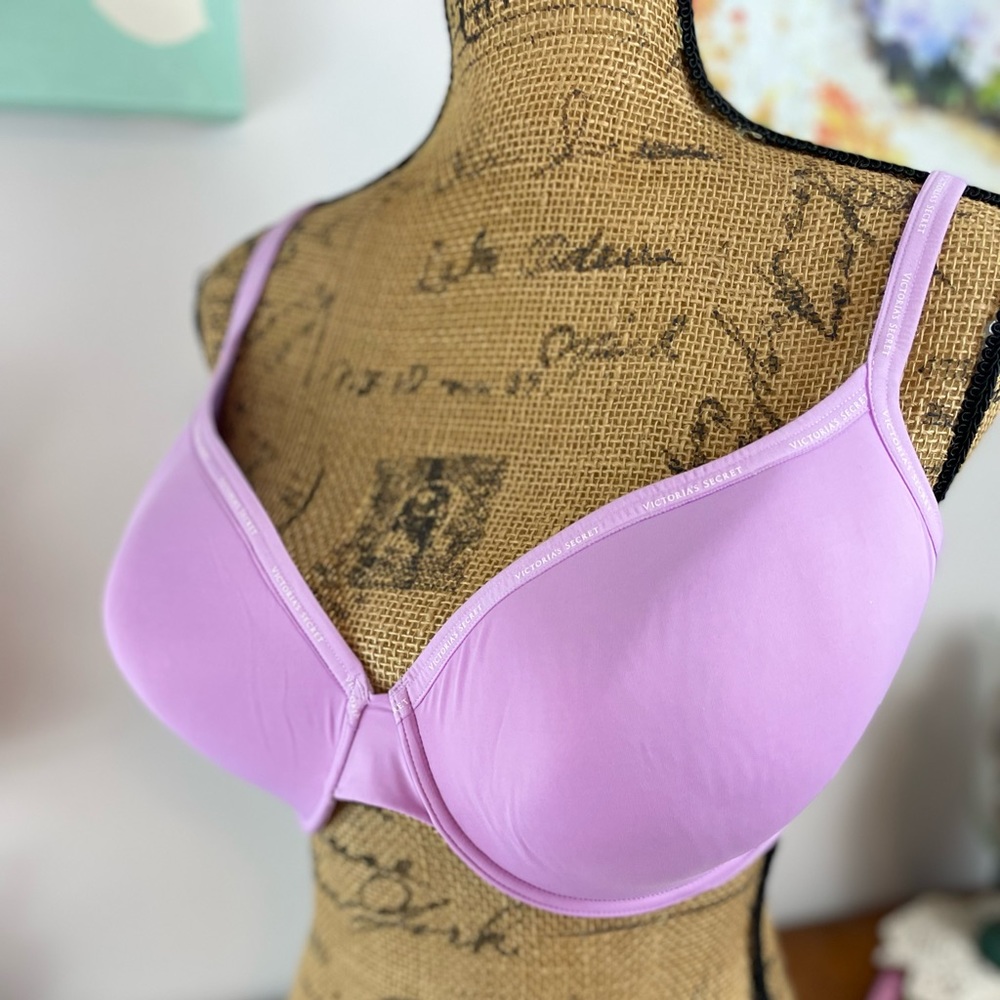 EUC Victoria’s Secret T-shirt bra